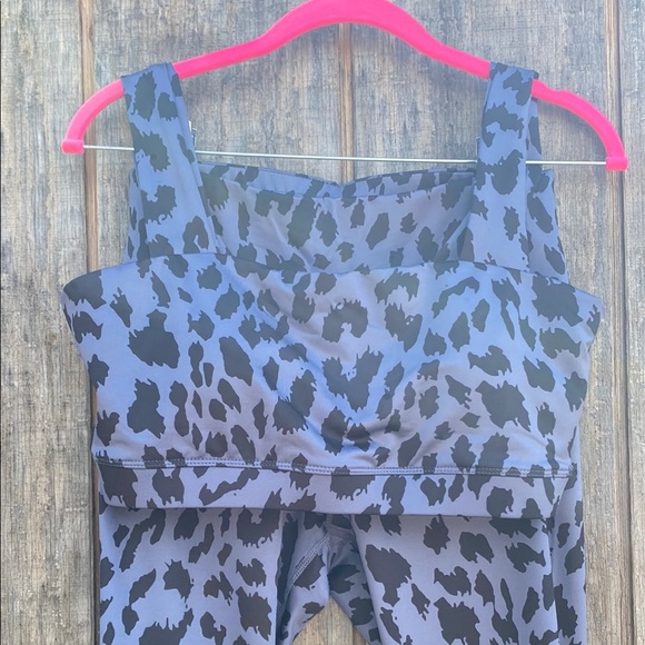 New Woman’s Size Large Black and Gray Leopard Print Leggings and Sports Bra Set - Picture 2 of 8
